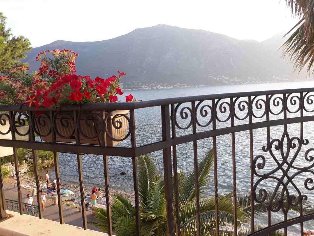 Maniva Penthouse By The Sea Lägenhet Kotor Exteriör bild